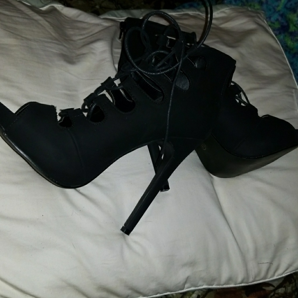 Heels - Picture 7 of 7